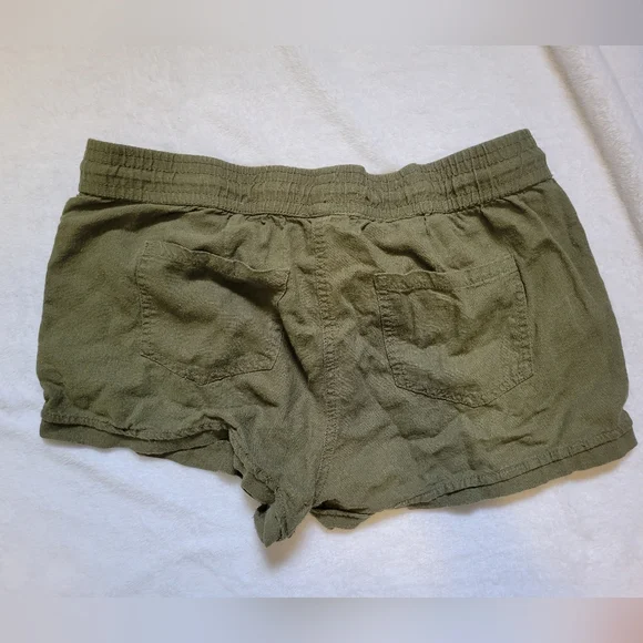 Dynamite Shorts Large - Picture 3 of 3